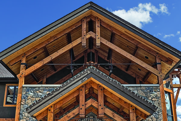 Iron-Goat-Pub-Grill-Alberta-Canadian-Timberframes-Entry-Trusses
