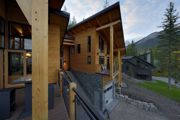 Alpine-Trail-British-Columbia-Canadian-Timberframes-Deck